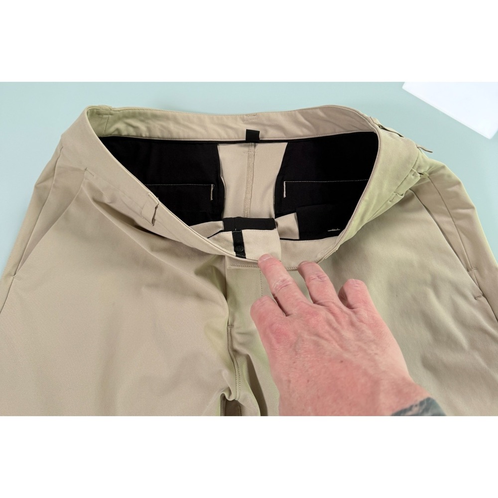 Lululemon Commission Warpstreme Shorts Mens 33x7 Khaki Classic Fit Preppy - Picture 5 of 10